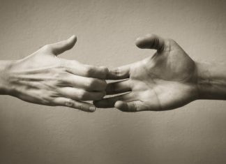 Cum să știi când este timpul să renunți la cineva pe care-l iubești