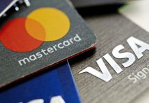 Lupta pentru un proiect de lege care vizeaza taxele cardului de credit pune companiile de plata in fata comerciantilor cu amanuntul