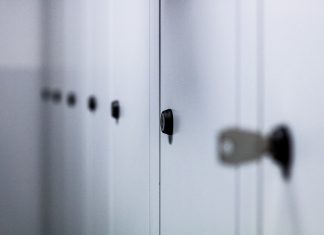 Dulap metalic pentru produse de curatenie. Organizeaza-ti baia eficient!