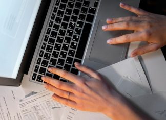 Revoluția digitală a facturilor și beneficiile ei pentru afacerea ta