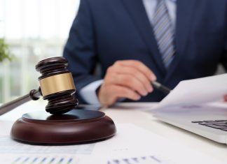 Locuiesc în străinătate. Pot apela la serviciile unui avocat online din România?