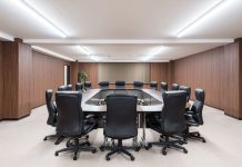 Cum contribuie masa de consiliu la eficiența și productivitatea echipei tale?