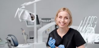 Cum să alegi un dentist în Timișoara: factori de luat în considerare și comparație de prețuri