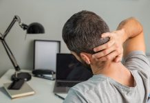 De ce apare rigiditatea la nivelul gâtului și cum o poți preveni