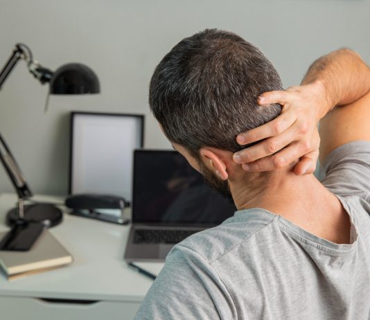 De ce apare rigiditatea la nivelul gâtului și cum o poți preveni